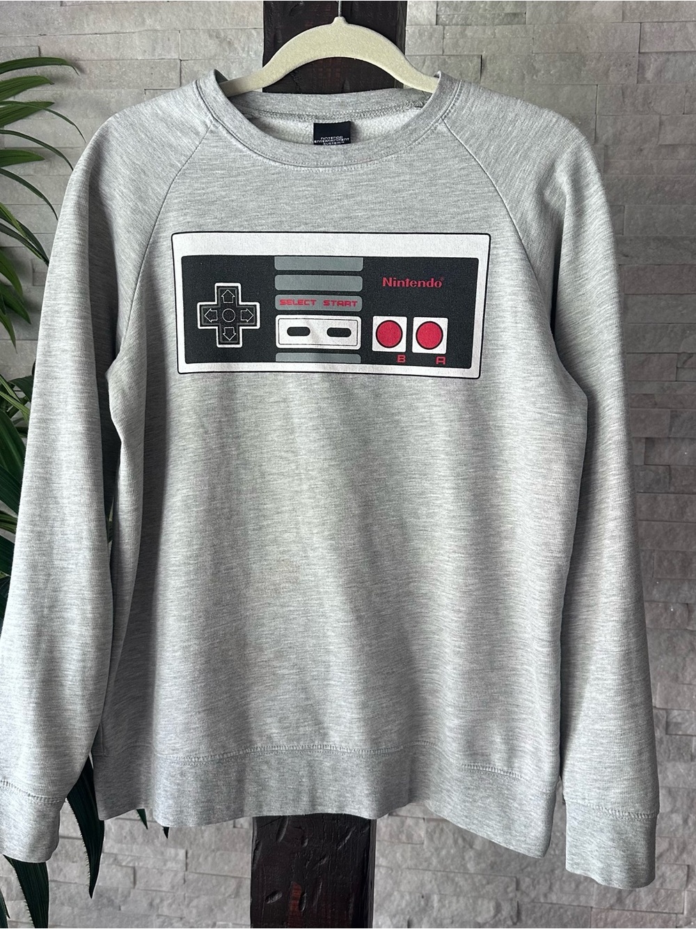 Nintendo Grey Retro Video Game Controller Sweatshirt Size M - Picture 5 of 5